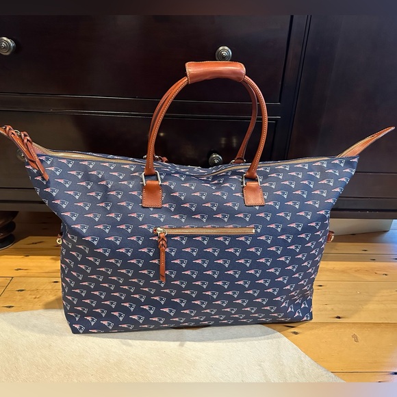 RARE Patriots NFL Dooney & Bourke Weekender Bag - Picture 2 of 6